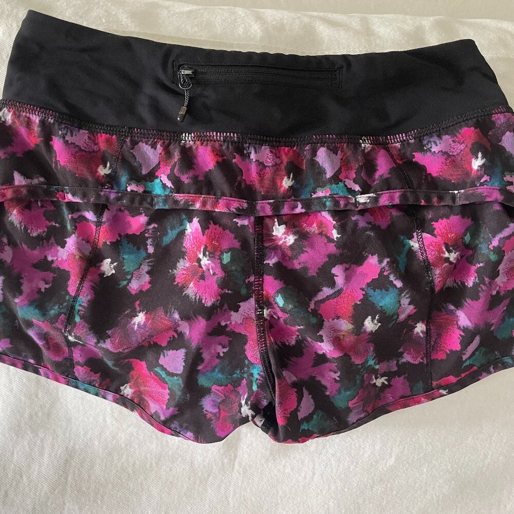Lululemon Speed Up Short, Mid Rise Size 2, 2.5"